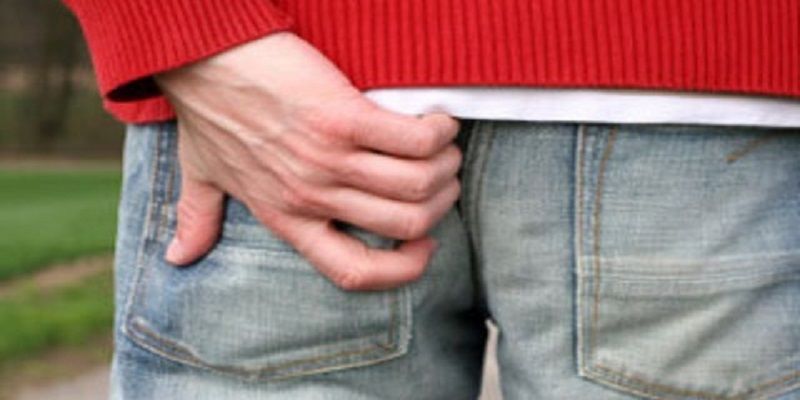 Il prurito in dorso passa a causa di problemi con uno stomaco