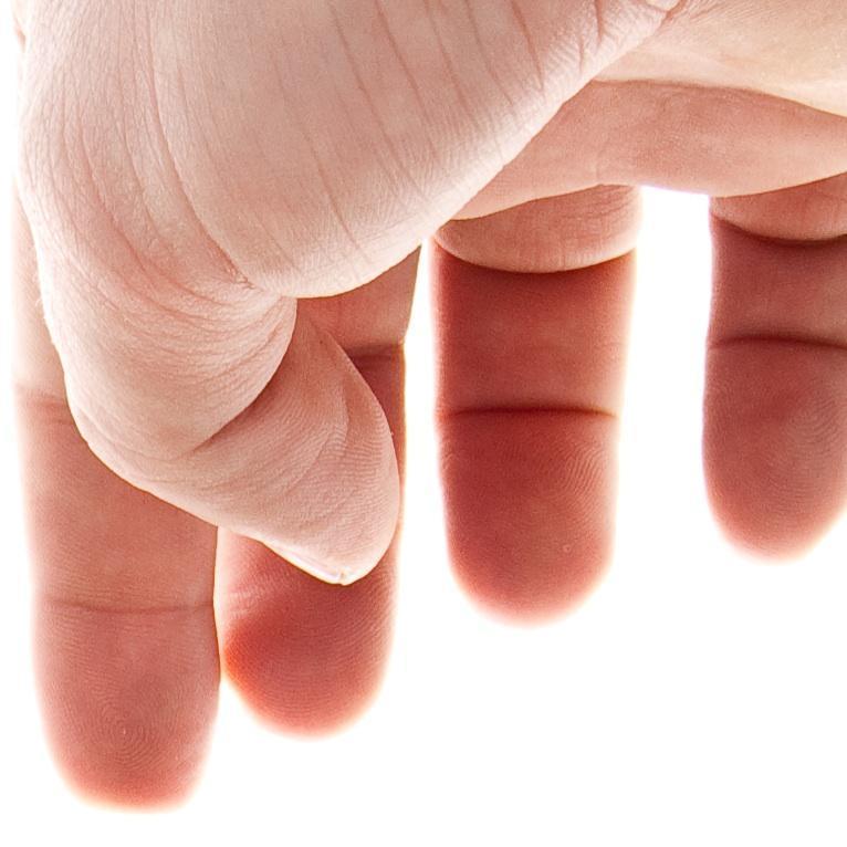 Tremore alle mani cos’è e di cosa è sintomo