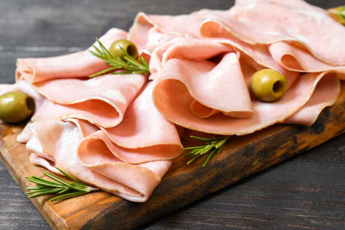 tagliere mortadella