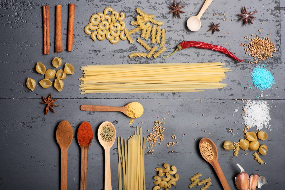 spaghetti alla rana pescatrice e curcuma