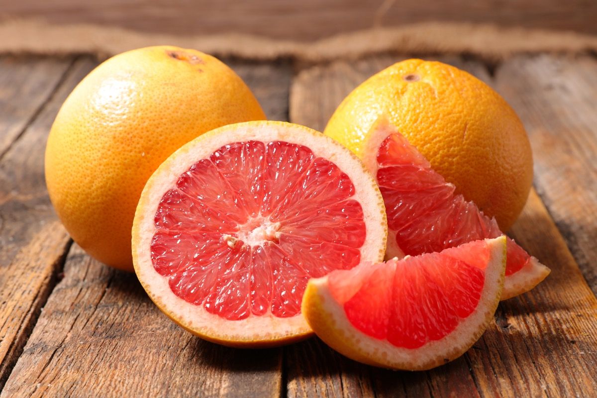 benefici del succo di pompelmo per la perdita di peso benefici del succo di pompelmo per la perdita di peso