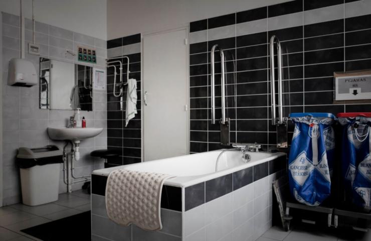 morto nella vasca da bagno