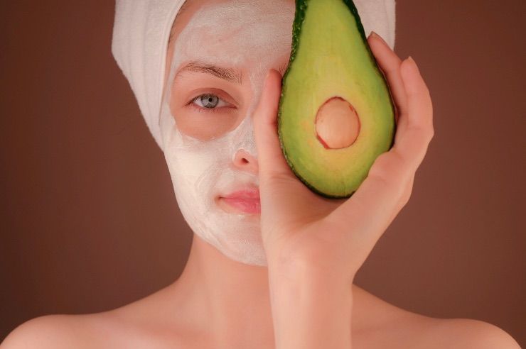 maschera viso avocado