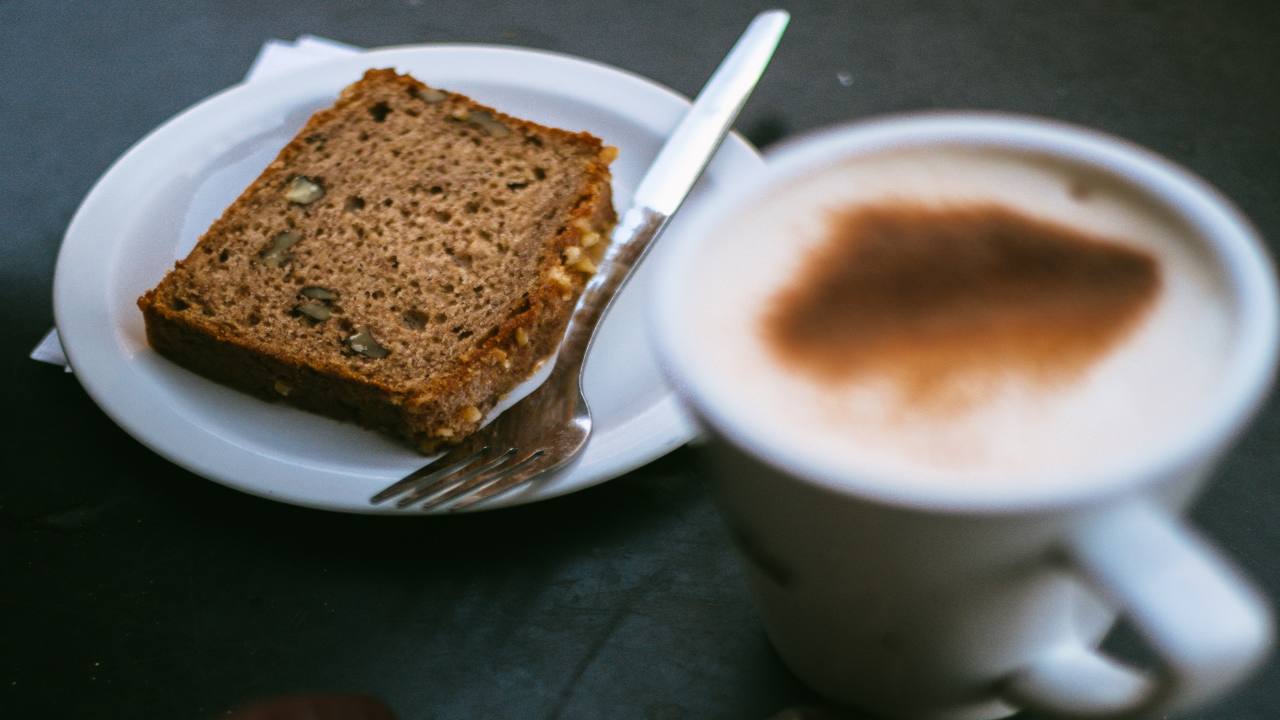 Saltare colazione cenare tardi