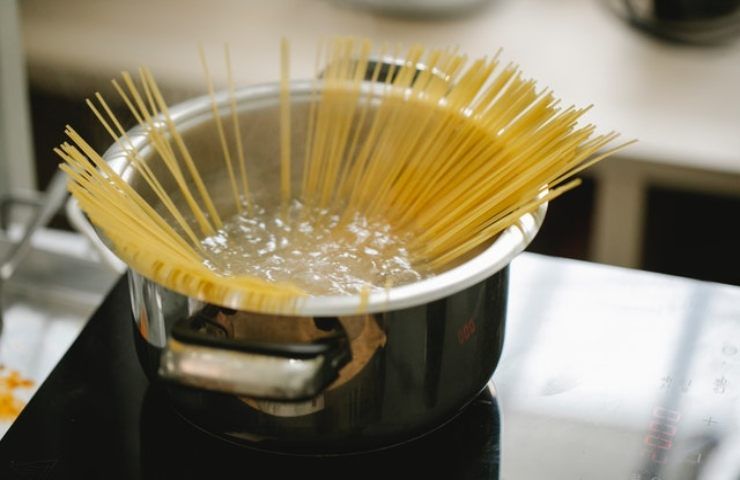 acqua della pasta non buttare