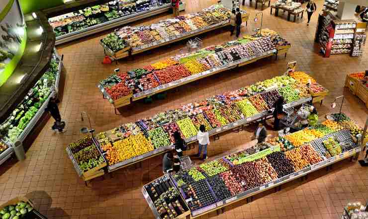 frutta e verdura al supermercato