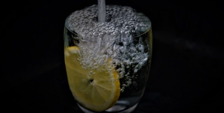 limone con acqua frizzante