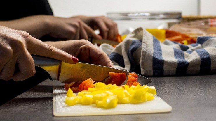cucina cuoco trucchi cucinare piatti tagliare peperone