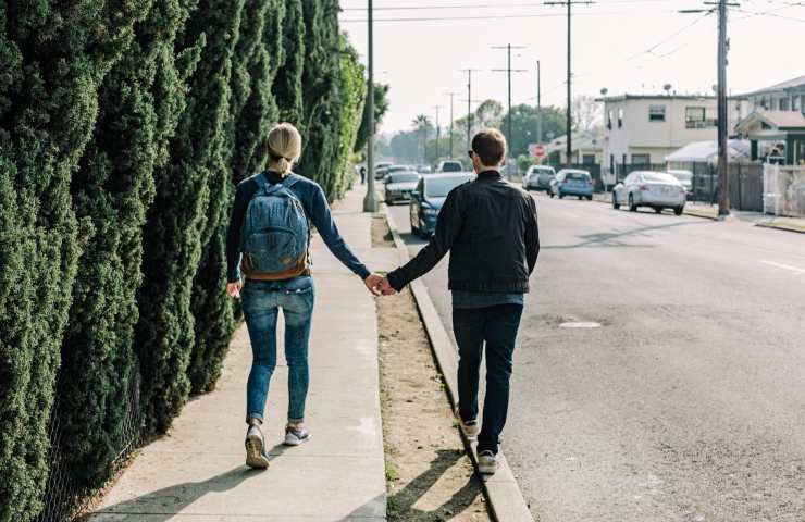 Camminare con il partner svataggio 