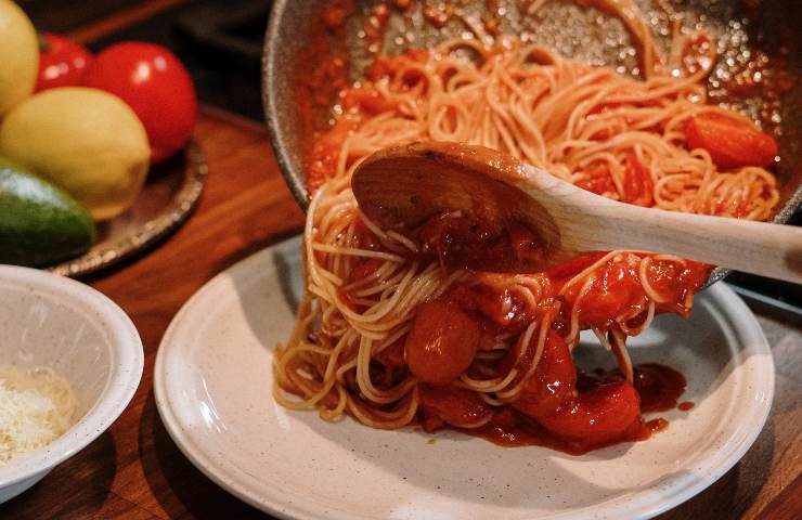 spaghetti al pomodoro trucco inglese