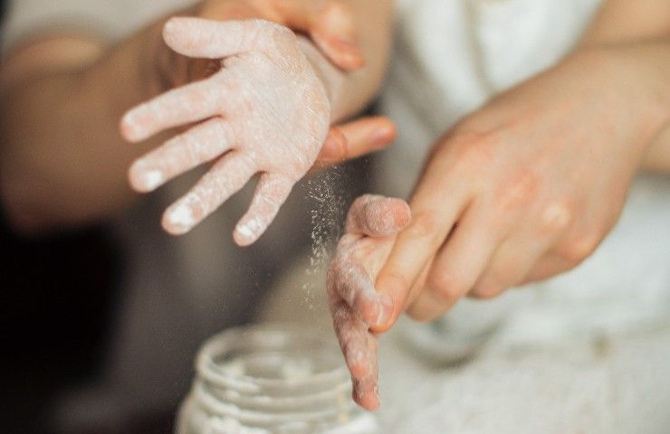 Mani sporche di farina