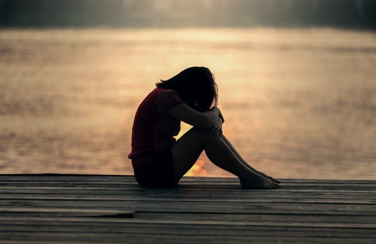ragazza triste