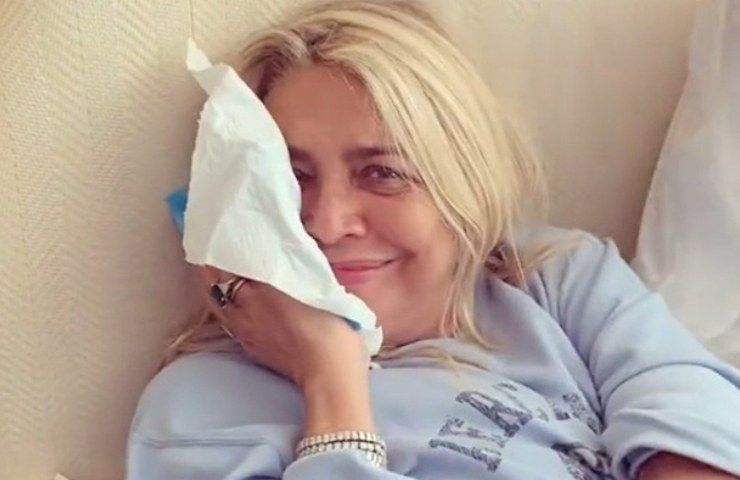 Mara Venier allergica a un impianto dentale difettoso Mara Venier ricoverata