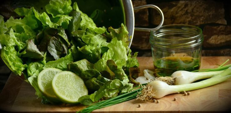 insalata in cucina