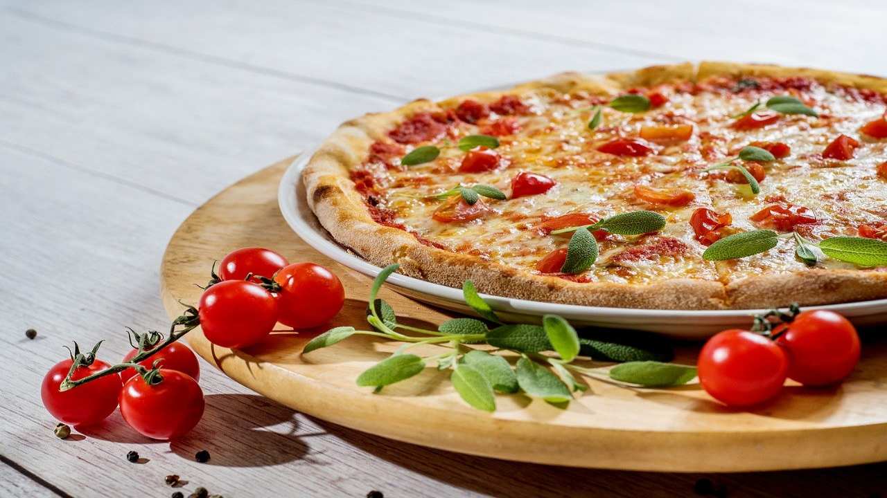 pizza veloce pomodoro mozzarella