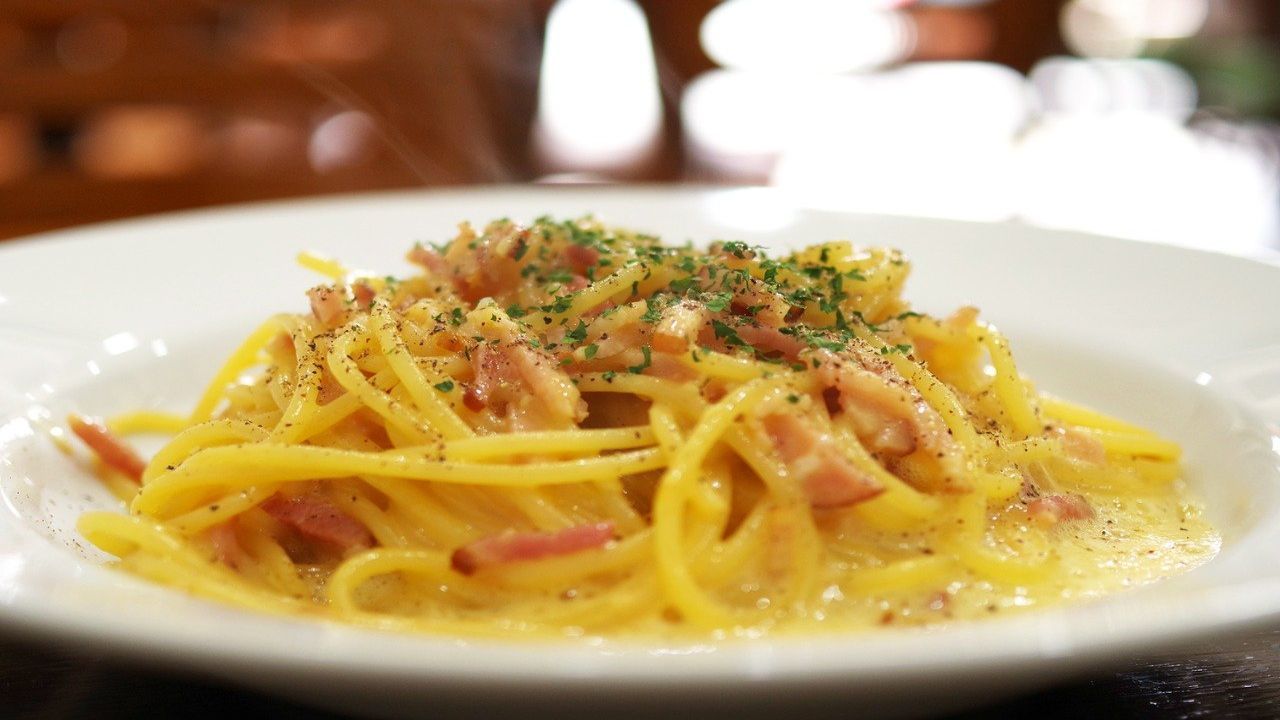 spaghetti con speck panna