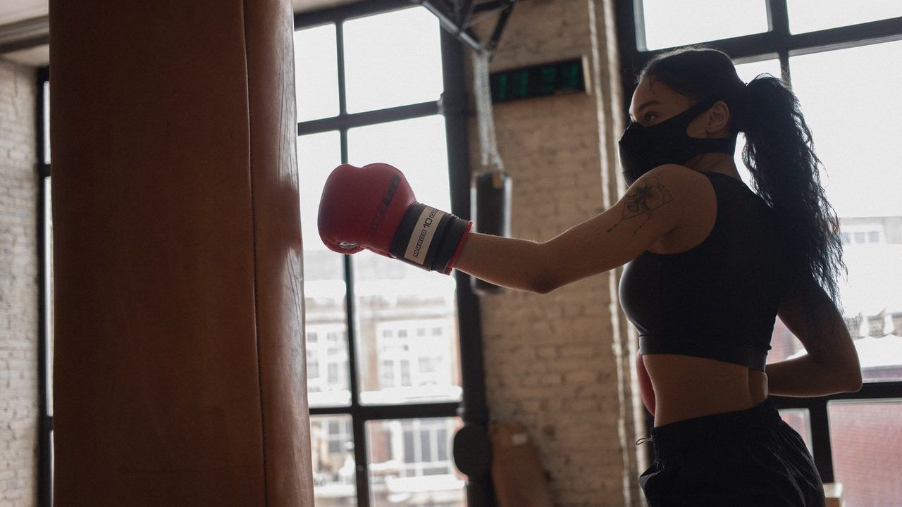 Boxe femminile: una forma di meditazione che migliora anche il fisico