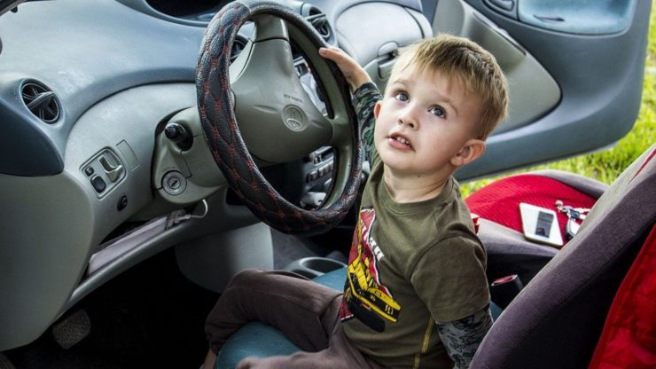 bambino auto bimbo seggiolone macchina viaggio viaggiare