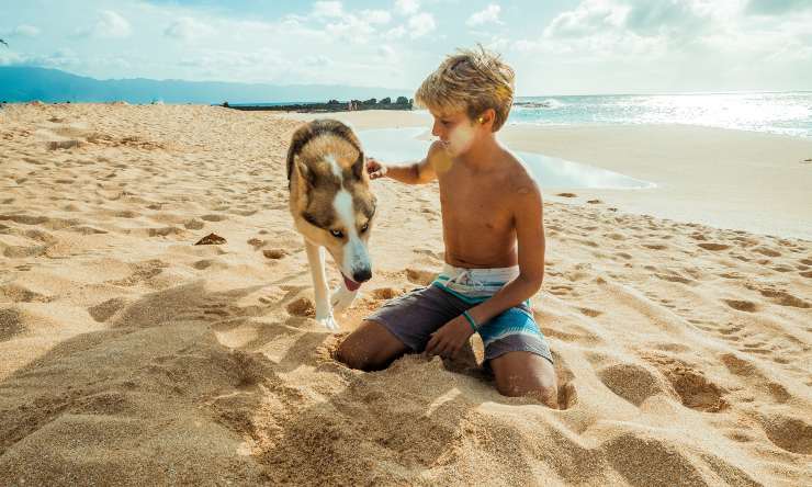 ragazzo in spiaggia