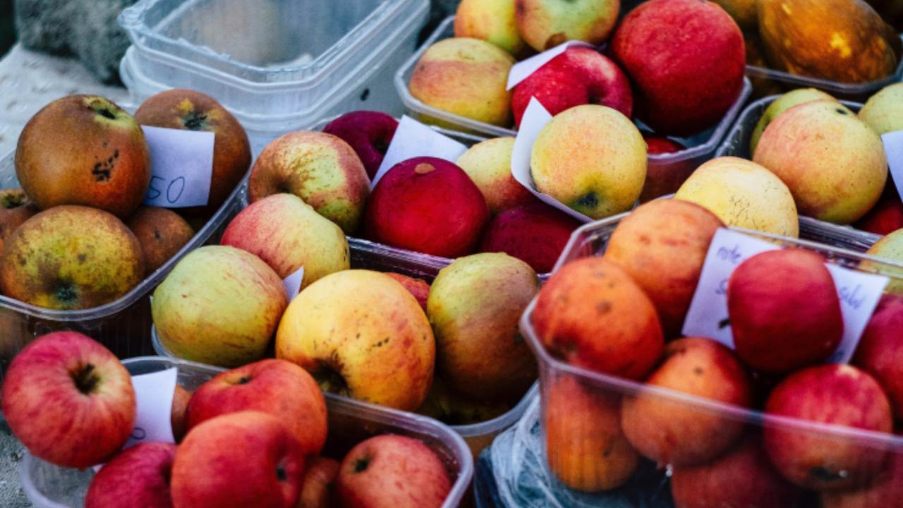 allontanare i moscerini da frutta e verdura