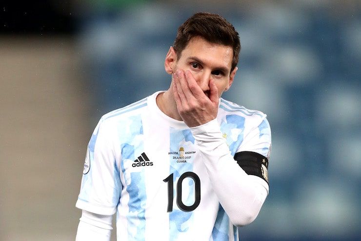 L'argentino in Francia con la moglie (Getty Images)