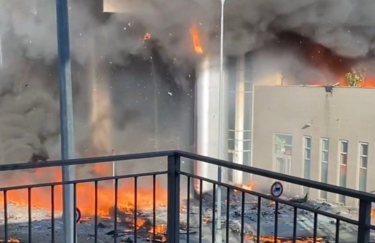 L'incendio a Milano ripreso da Morgan