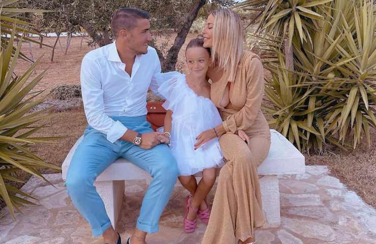 Sabrina Ghio con figlia e compagno