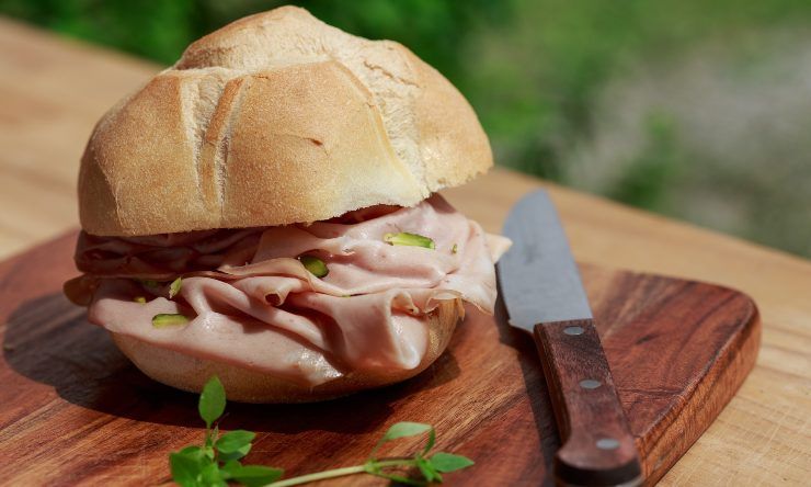 panino con mortadella