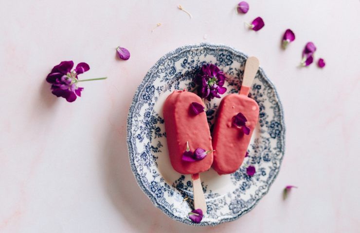 Ghiaccioli alla pesca e yogurt