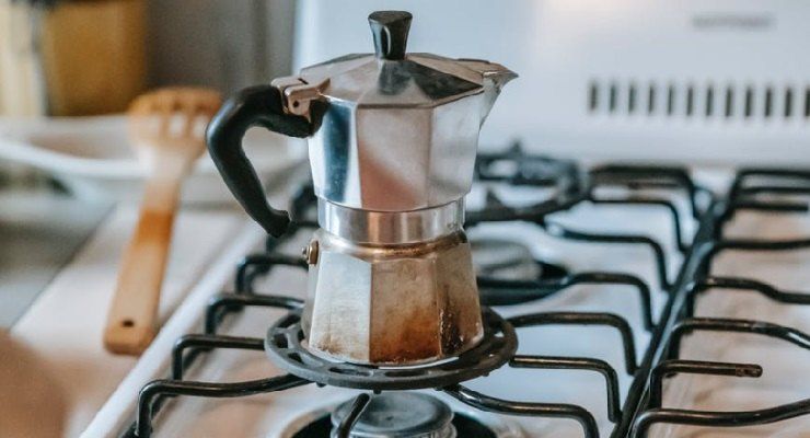 Come fare il caffè perfetto con la moka: trucchi e procedimento per averlo  cremoso