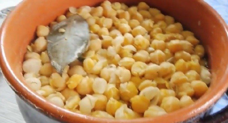 Ceci e tagliatelle con il trucco di Albano