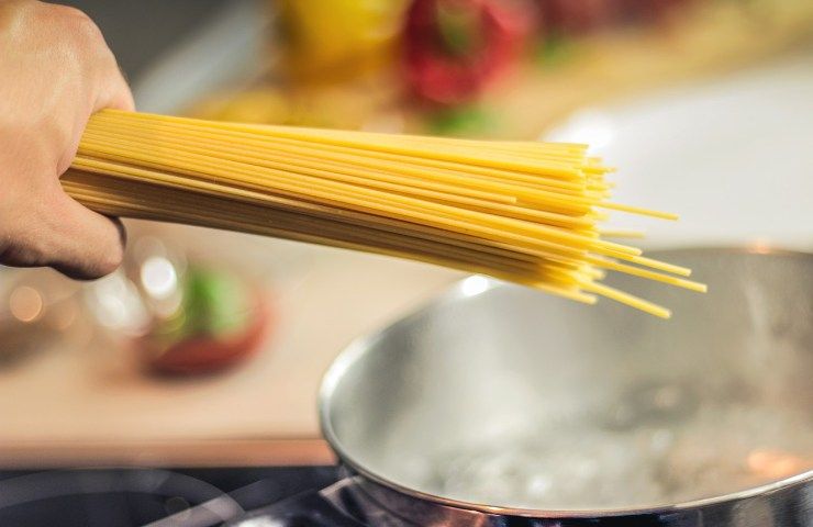 Mangiare pasta di sera fa bene