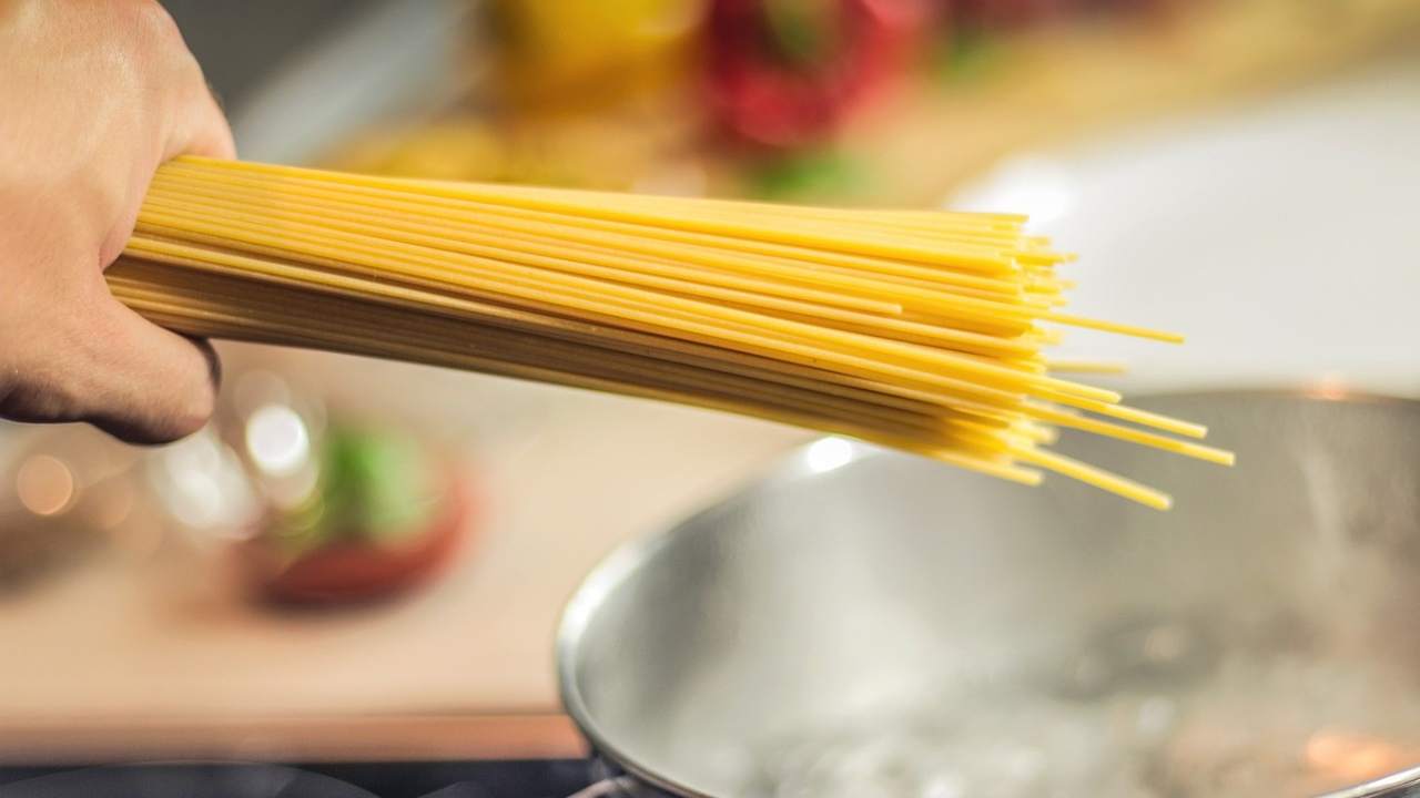 Mangiare pasta di sera fa bene