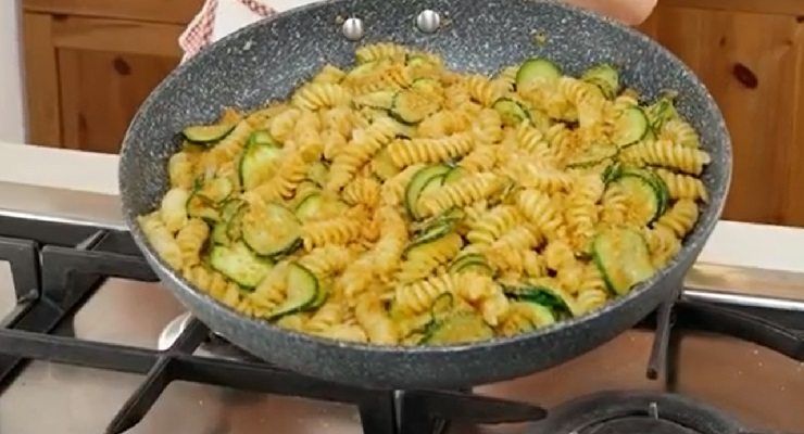 Ricetta pasta pane e zucchine
