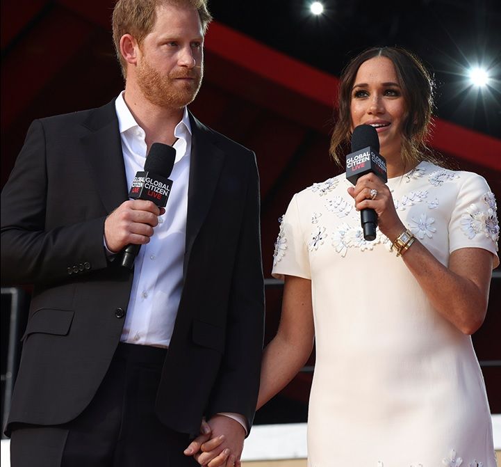 Harry e Meghan mano nella mano