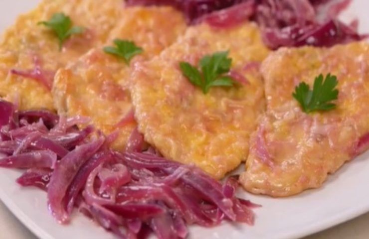 Petto di pollo alle cipolle rosse Benedetta Rossi