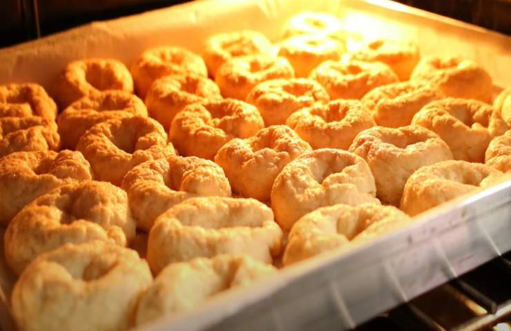 Taralli al vino bianco Benedetta Rossi 