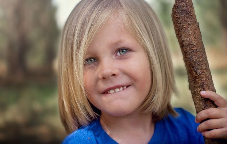 Bambina dal sorriso smagliante