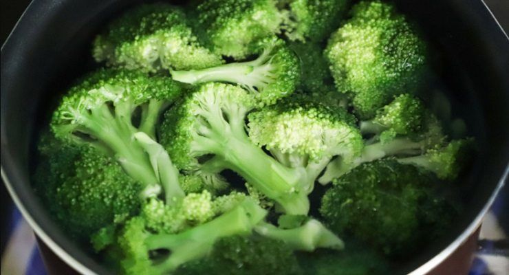 Eliminare puzza di broccoli in cucina