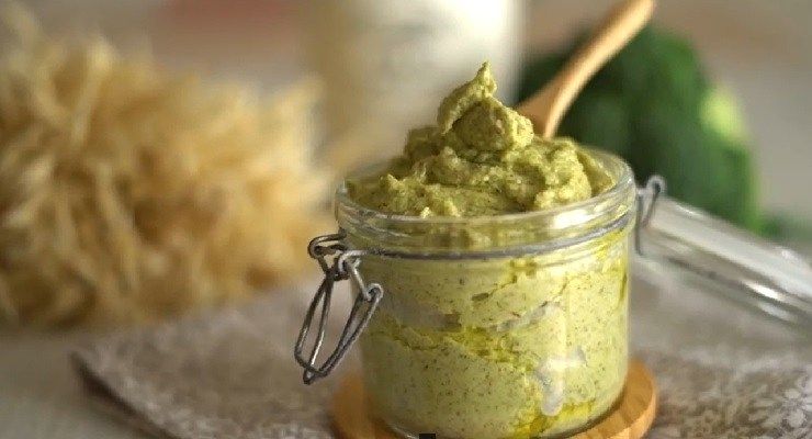 Come fare pesto di broccoli e noci