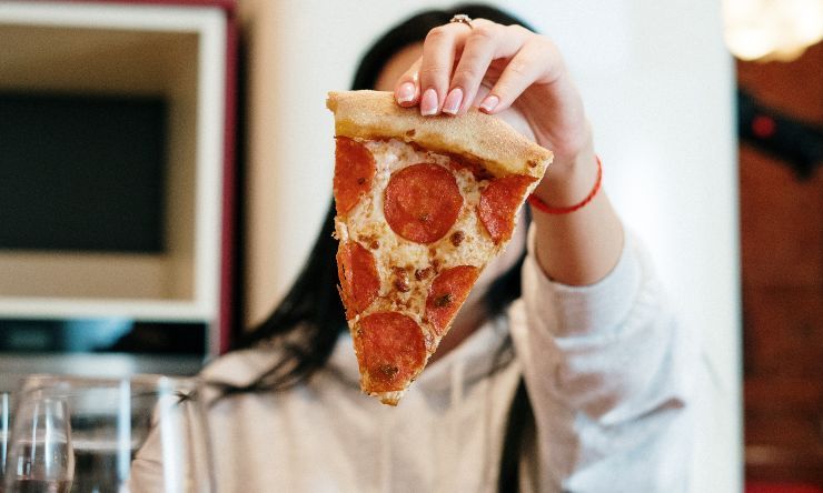 Pizza scrocchiarella pronta 5 minuti ricetta Benedetta Rossi