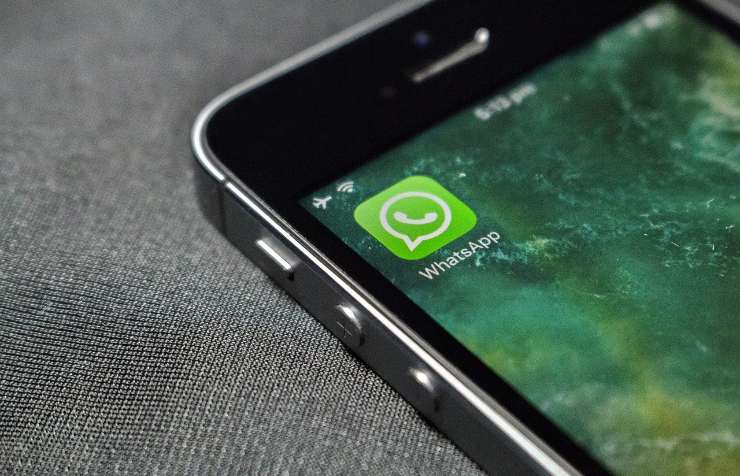 whatsapp schermata telefono