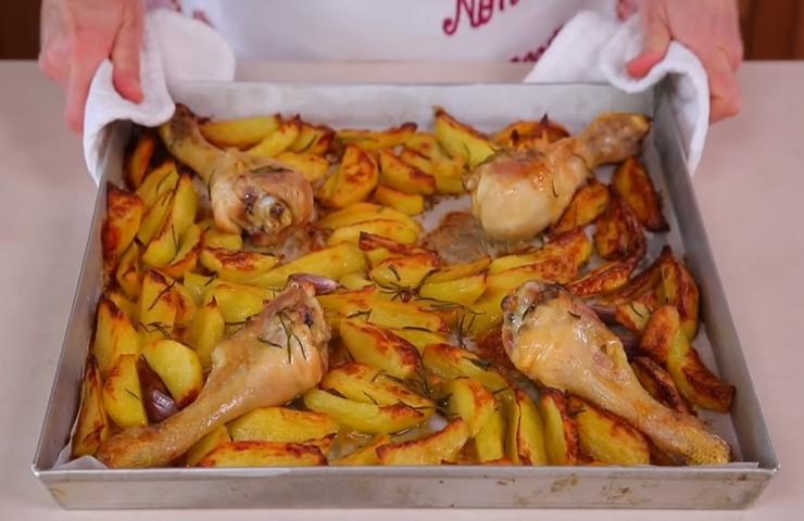 Fusi di pollo al forno con patate