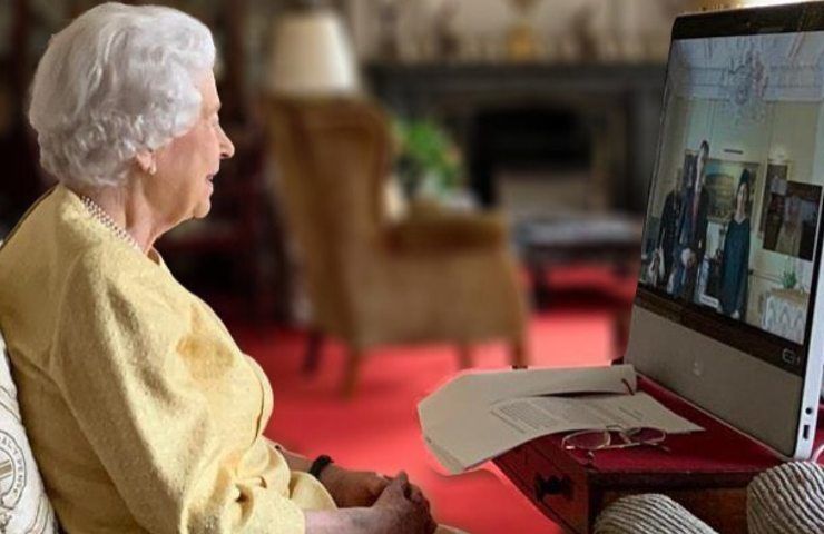 Regina Elisabetta in collegamento video