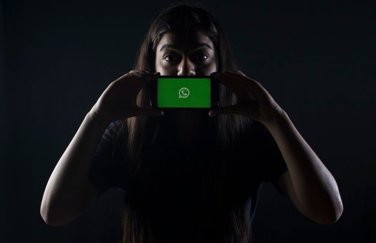 WhatsApp come vedere foto e video di nascosto