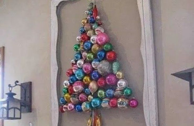 albero di natale con palline