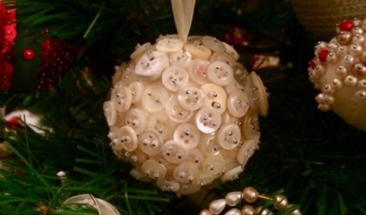 Decorazioni di Natale con le palline di polistirolo: idee sorprendenti