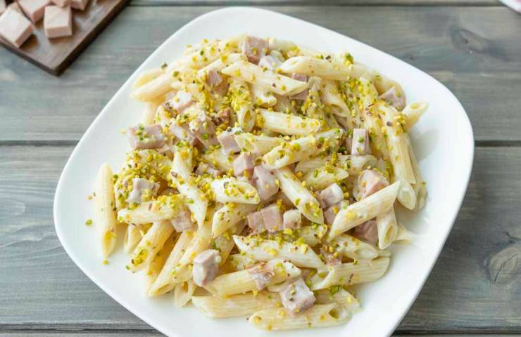 Pasta mortadella e pistacchio