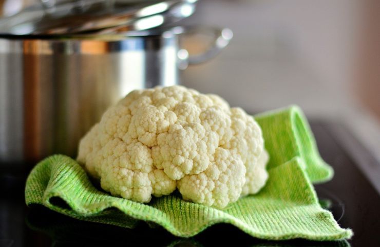 Una testa di cavolfiore presenta nutrienti che da soli valgono almeno il 10% del nostro fabbisogno quotidiano