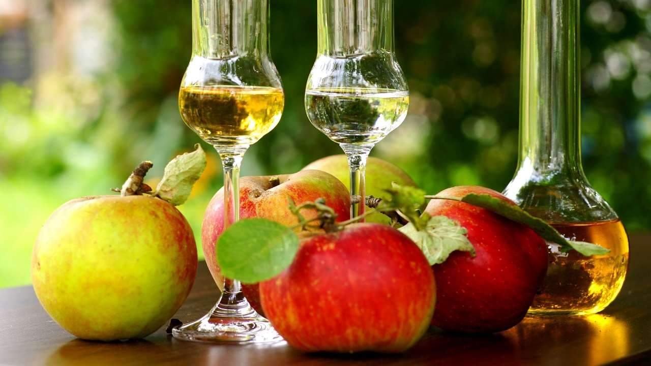 Liquore alle mele digestivo